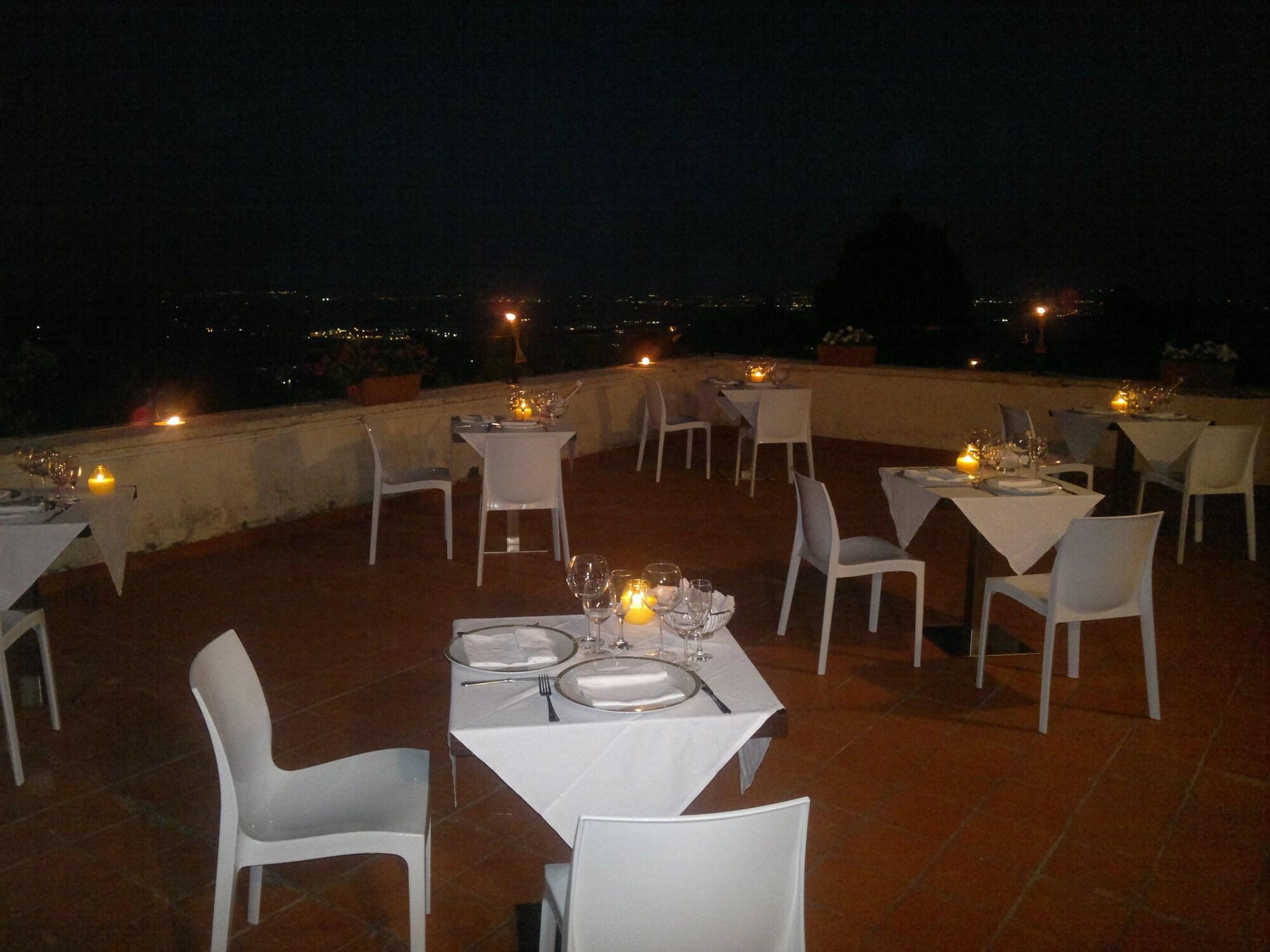Hotel Villa Del Cardinale Norma Exteriör bild