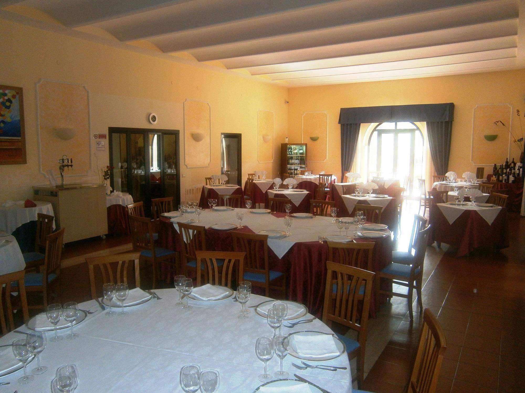 Hotel Villa Del Cardinale Norma Exteriör bild