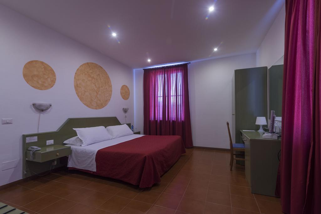 Hotel Villa Del Cardinale Norma Exteriör bild