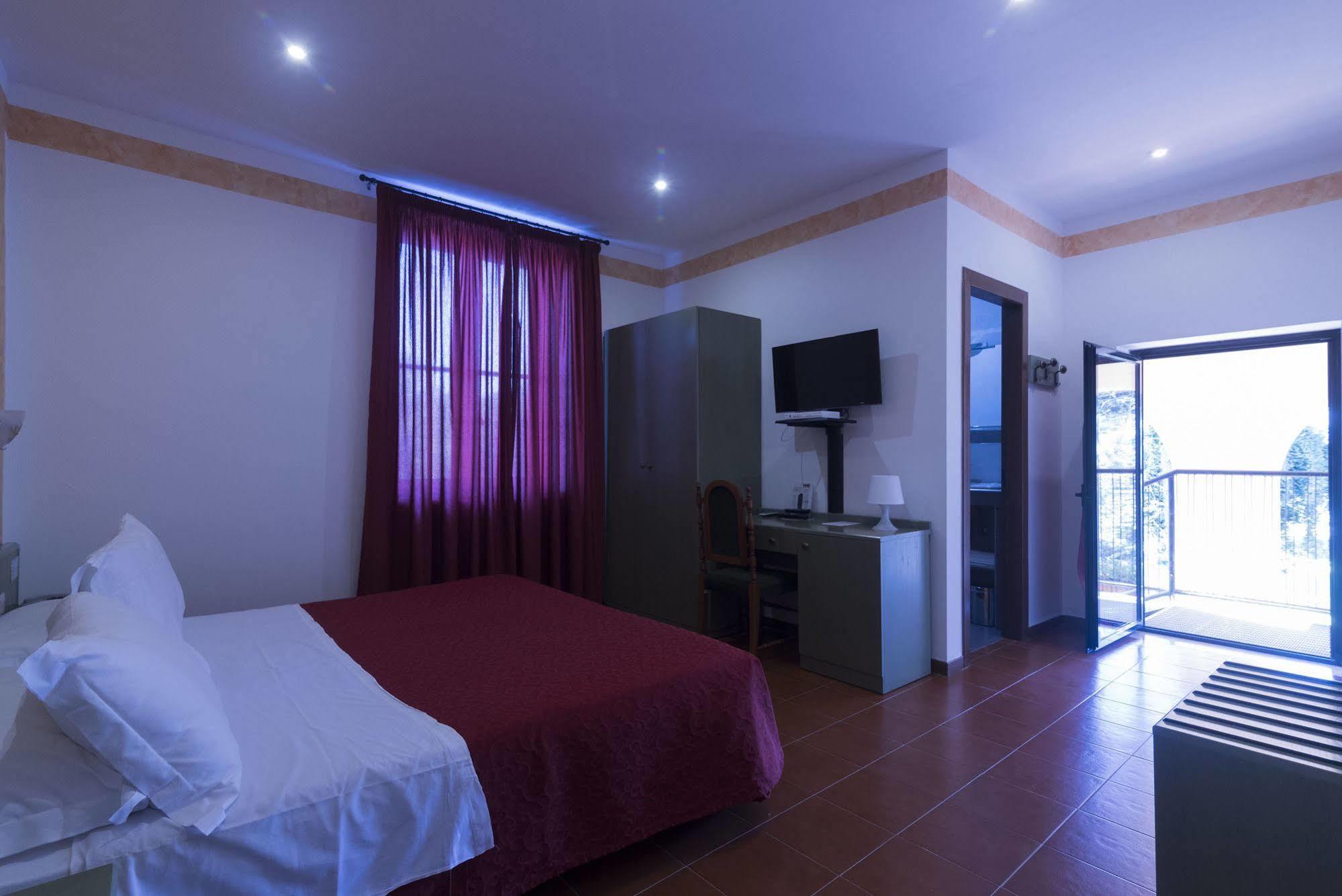 Hotel Villa Del Cardinale Norma Exteriör bild